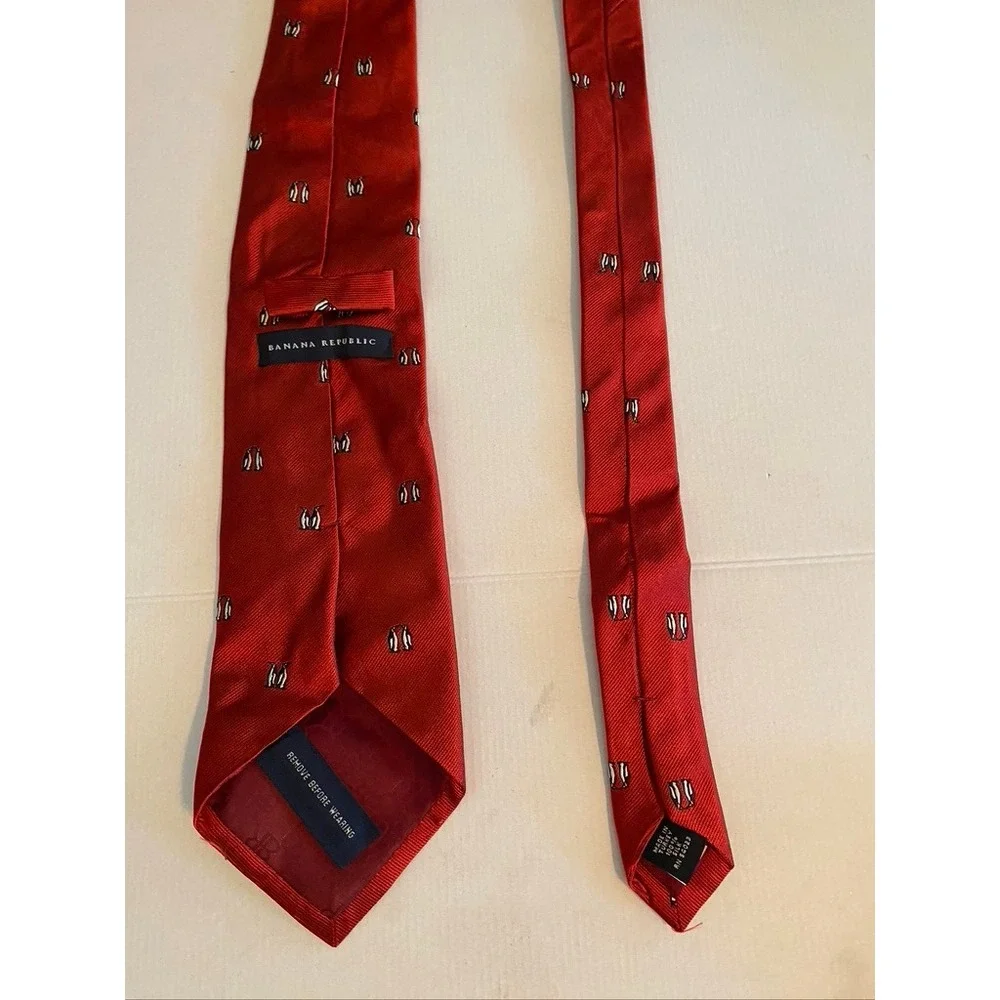 Banana Republic Mens Red Silk Necktie Penguin Animal Print Embroidered Turkey